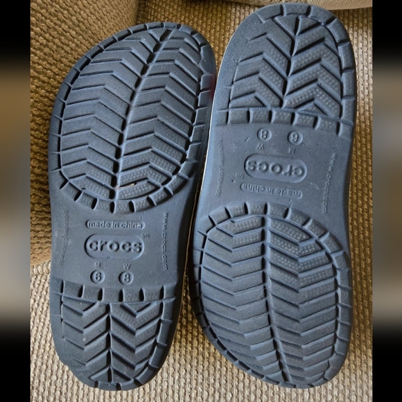 Mickey Mouse Crocs size M6/W8 - Picture 5 of 5